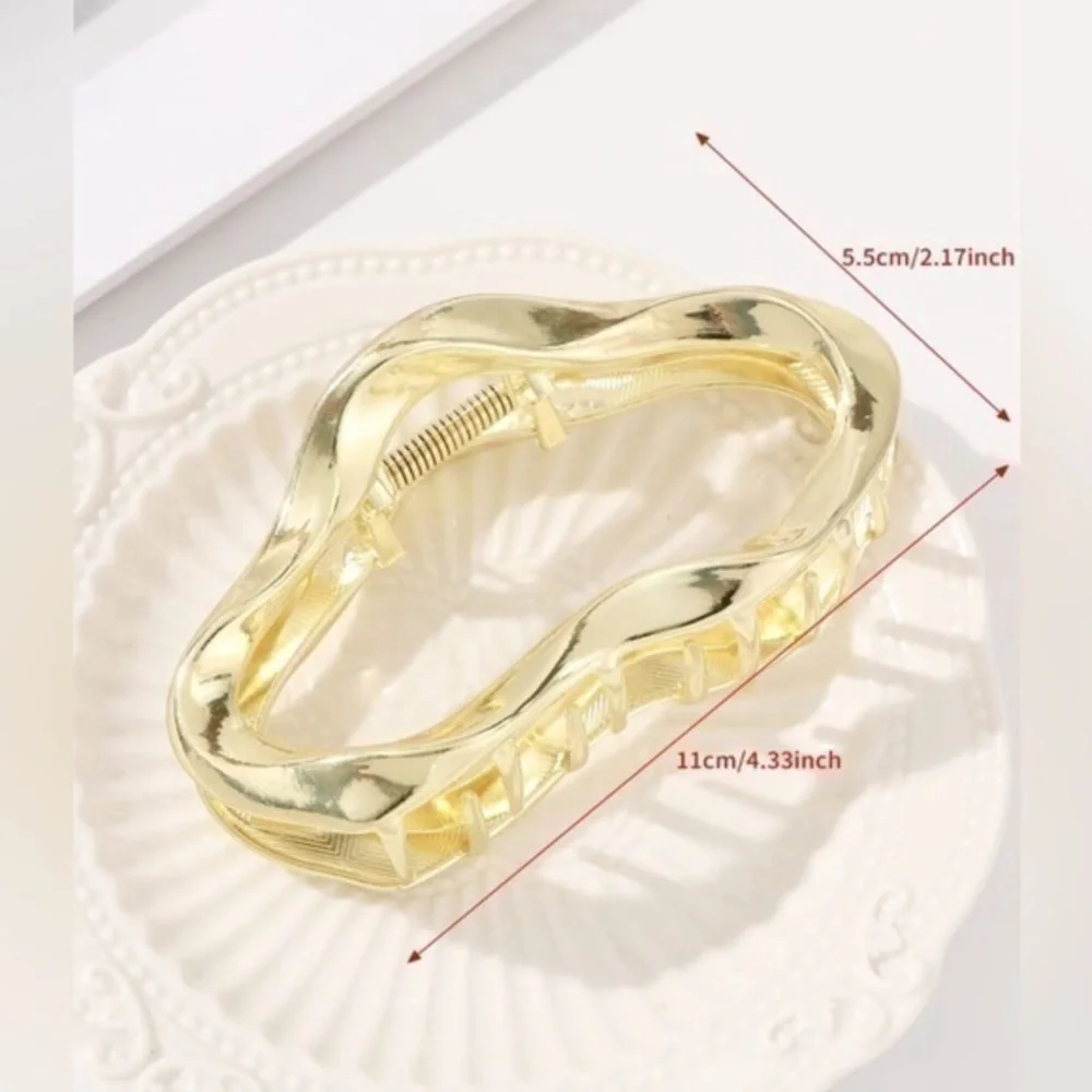 💋NWT 1pc Gold Large Hollow Out Hair Clamp Clip